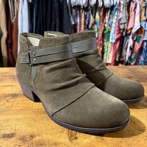 Earth Origins Oakland Odel Ankle Boots in Olive Size 9 Wide NEW